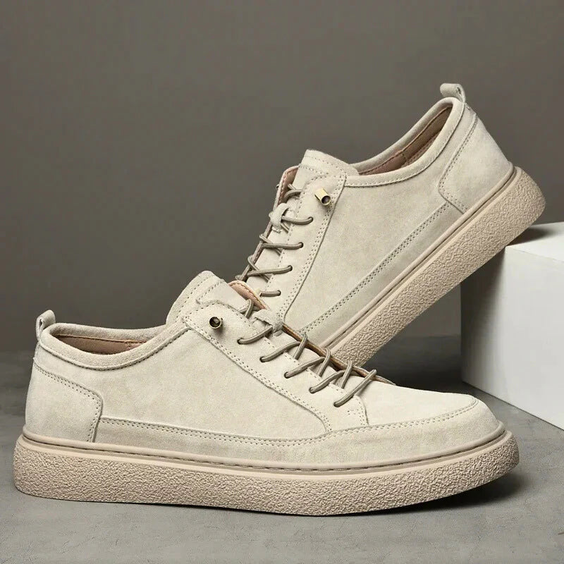 Sneaker aus Wildleder