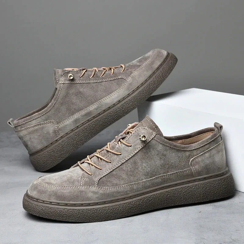 Sneaker aus Wildleder