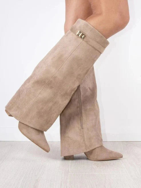 Britta Stiefel mit weitem Schaft und Absatz