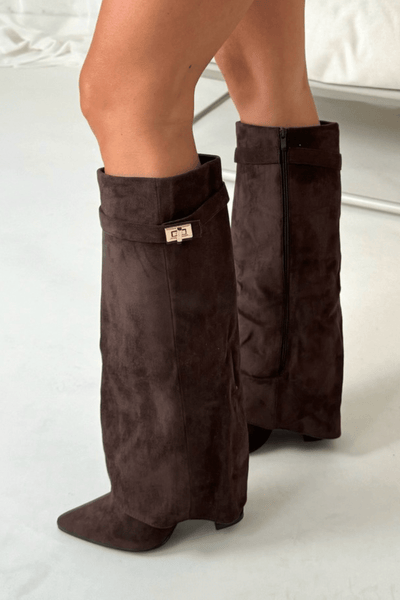 Britta Stiefel mit weitem Schaft und Absatz