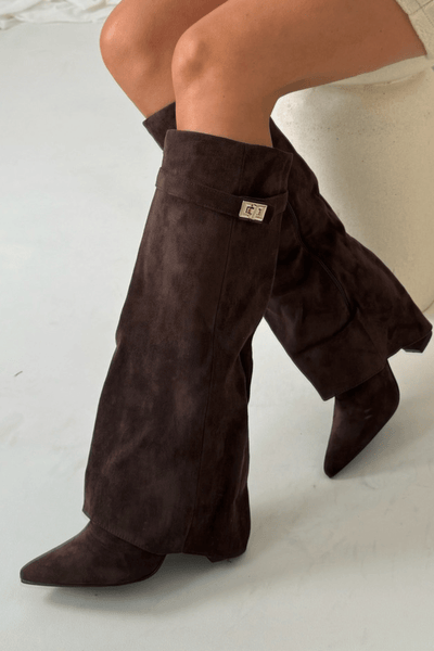 Britta Stiefel mit weitem Schaft und Absatz