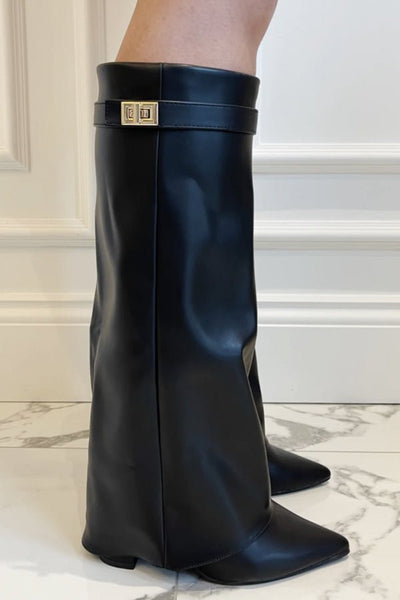 Britta Stiefel mit weitem Schaft und Absatz