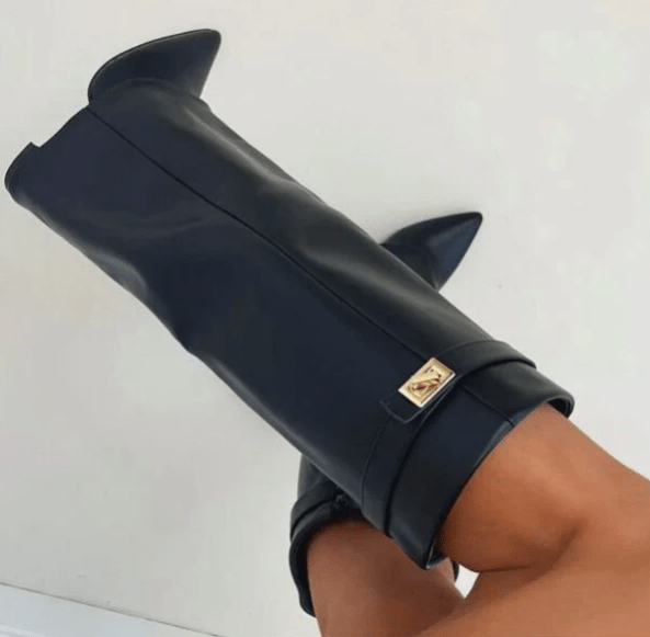 Britta Stiefel mit weitem Schaft und Absatz