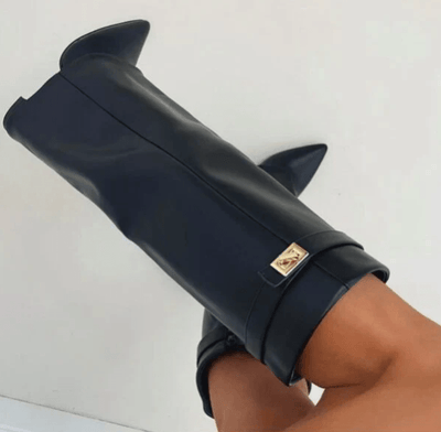 Britta Stiefel mit weitem Schaft und Absatz