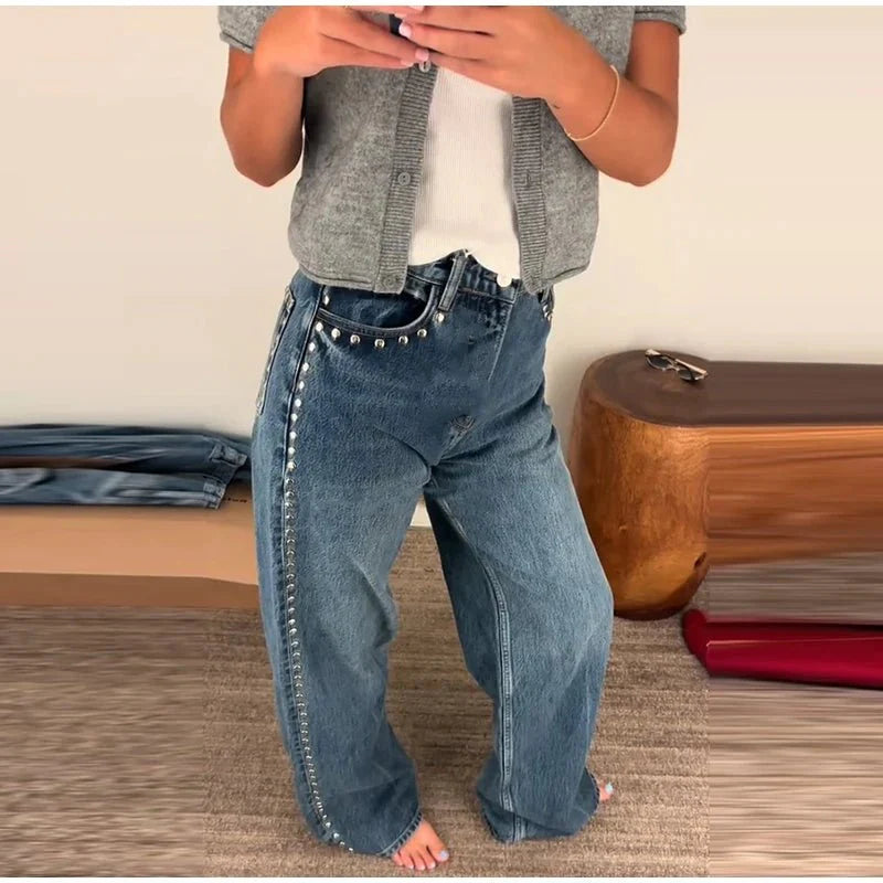 Hilda Weitbein-Jeanshose mit Perlenverzierung